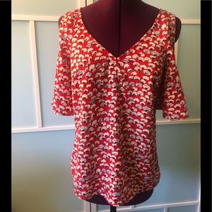 Skies are Blue vneck cold shoulder blouse